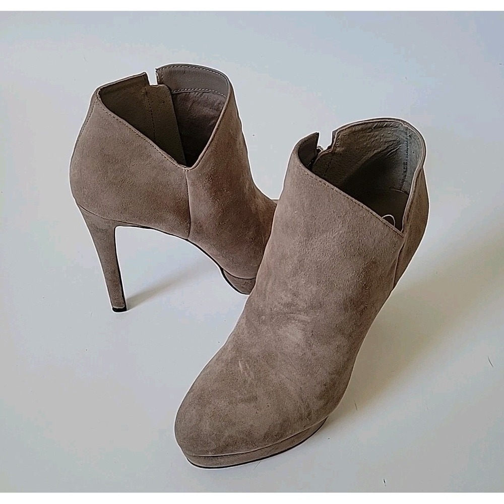 Jessica Simpson Rivera Heeled‎ Ankle Boots 9M Tan Suede Chic Glam Sophisticated